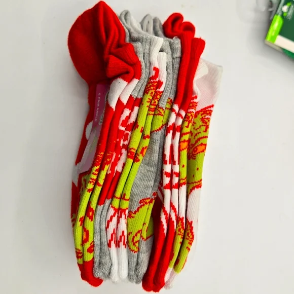 HOLIDAY SOCKS NWT Lot 8 Pks Total Christmas Halloween St. Patrick V-day Sz 9 - Picture 11 of 11